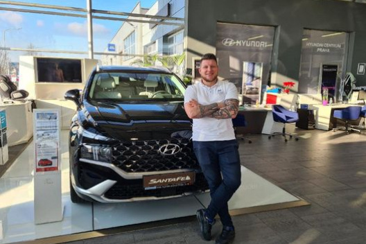 VHyundai Centrum Praha opět vítězí‼️ Náš kolega Michael Pech 👍 zvítězil v evropské soutěži o nejlepšího prodejce vozů Hyundai. Nandal to 259 účastníkům z 12 zemí 👏. Michaeli, gratulujeme k titulu Best European Sales Consultant 2021🥇.