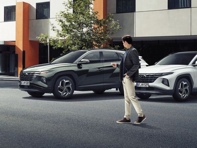 Dálkově ovládaný autonomní parkovací asistent (RSPA) ve zcela novém kompaktním SUV Hyundai TUCSON Plug-in Hybrid.